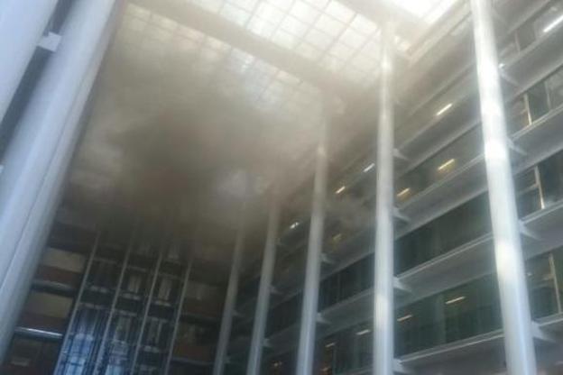 El humo inundó la Ciudad de la Justicia. 