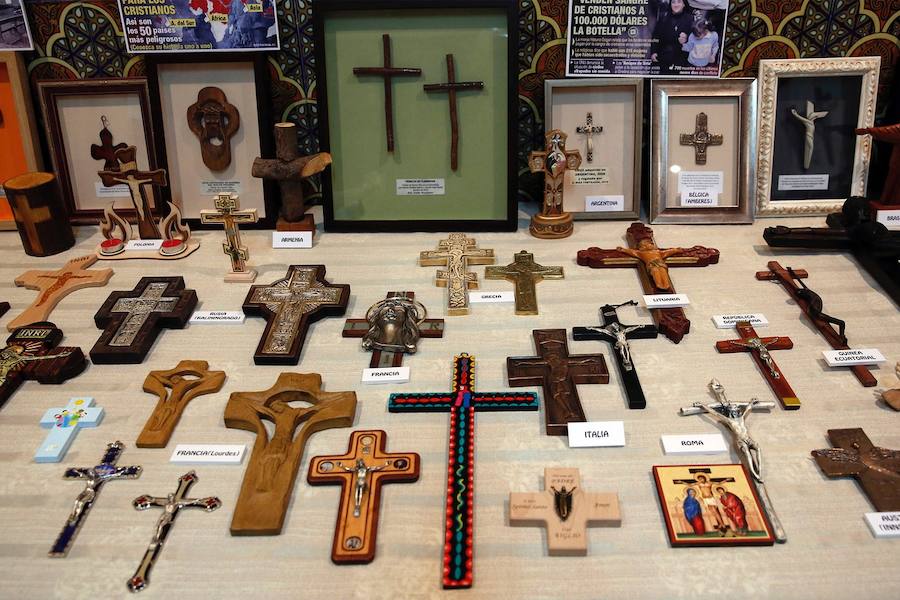 Fotos de la exposición de cruces en Valencia