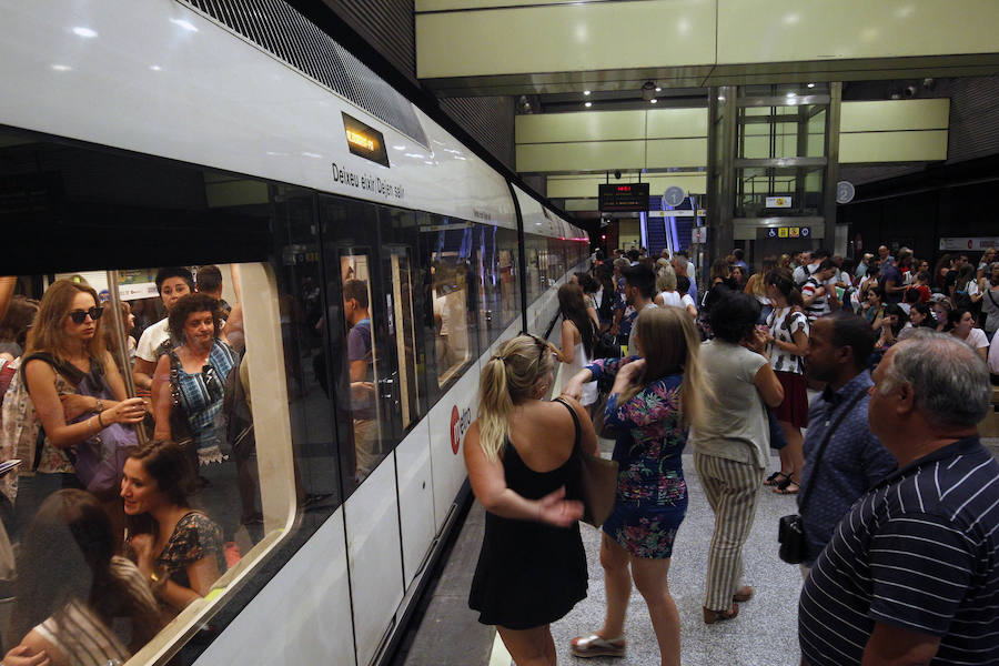 Fotos de la primera jornada de huelga del metro y tranvía en Valencia