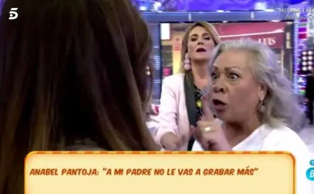 Carlota Corredera acude a poner paz en la tremenda discusión entre Carmen Gahona (d) y Anabel Pantoja.