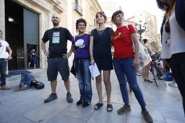 Fotos del acto de la CUP en la Plaza de la Virgen