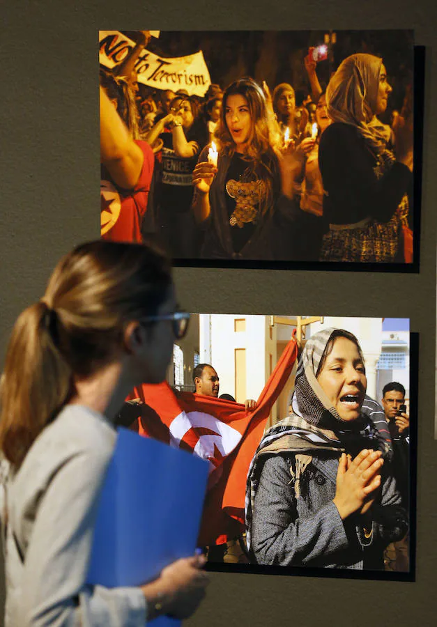 Fotos de la exposición del IVAM contra los muros al arte árabe