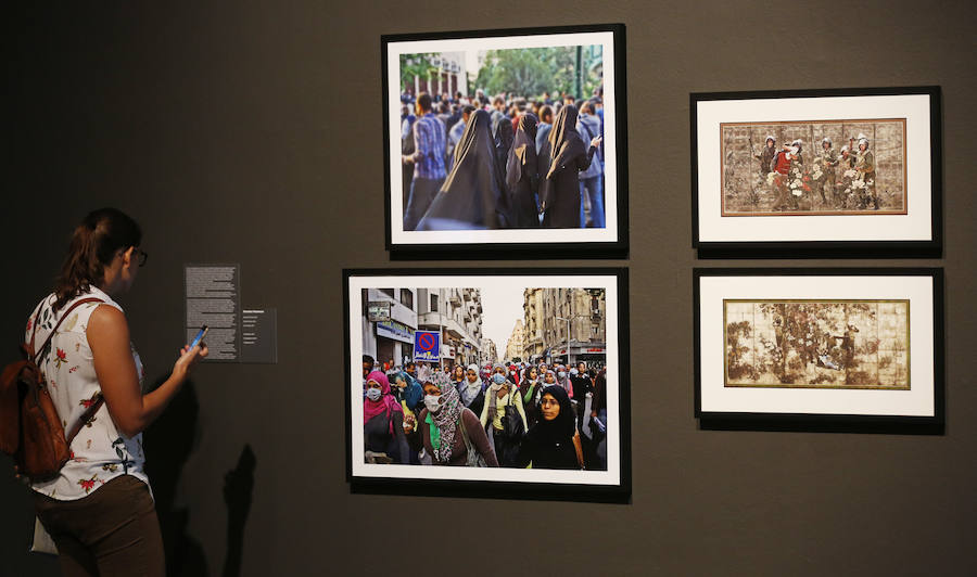 Fotos de la exposición del IVAM contra los muros al arte árabe