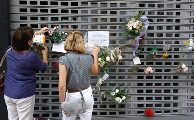 La peluquería de Albert, llena de flores.