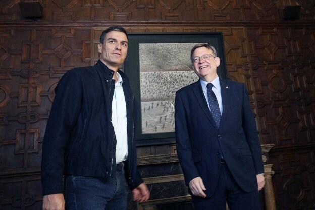 Pedro Sánchez junto al presidente Ximo Puig durante su encuentro en el Palau de la Generalitat ayer. 