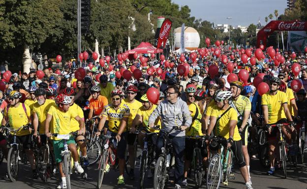 Miles de participantes en el Día de la Bicicleta en Valencia