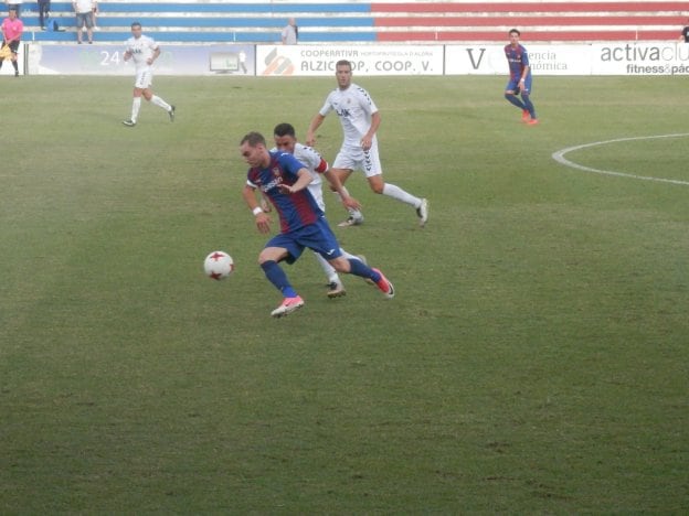 Una de las jugadas del partido. 