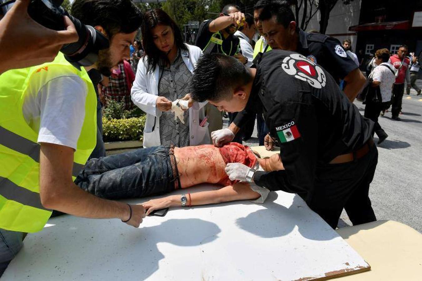 El temblor, de magnitud 6,8, se produce apenas dos horas después de que la ciudadanía saliera a las calles de todo el país en un simulacro conmemorativo del temblor de 1985