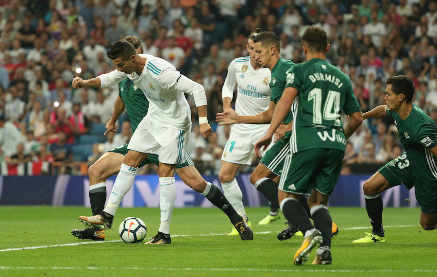 El Santiago Bernabéu acoge el choque correspondiente a la quinta jornada de Liga. 