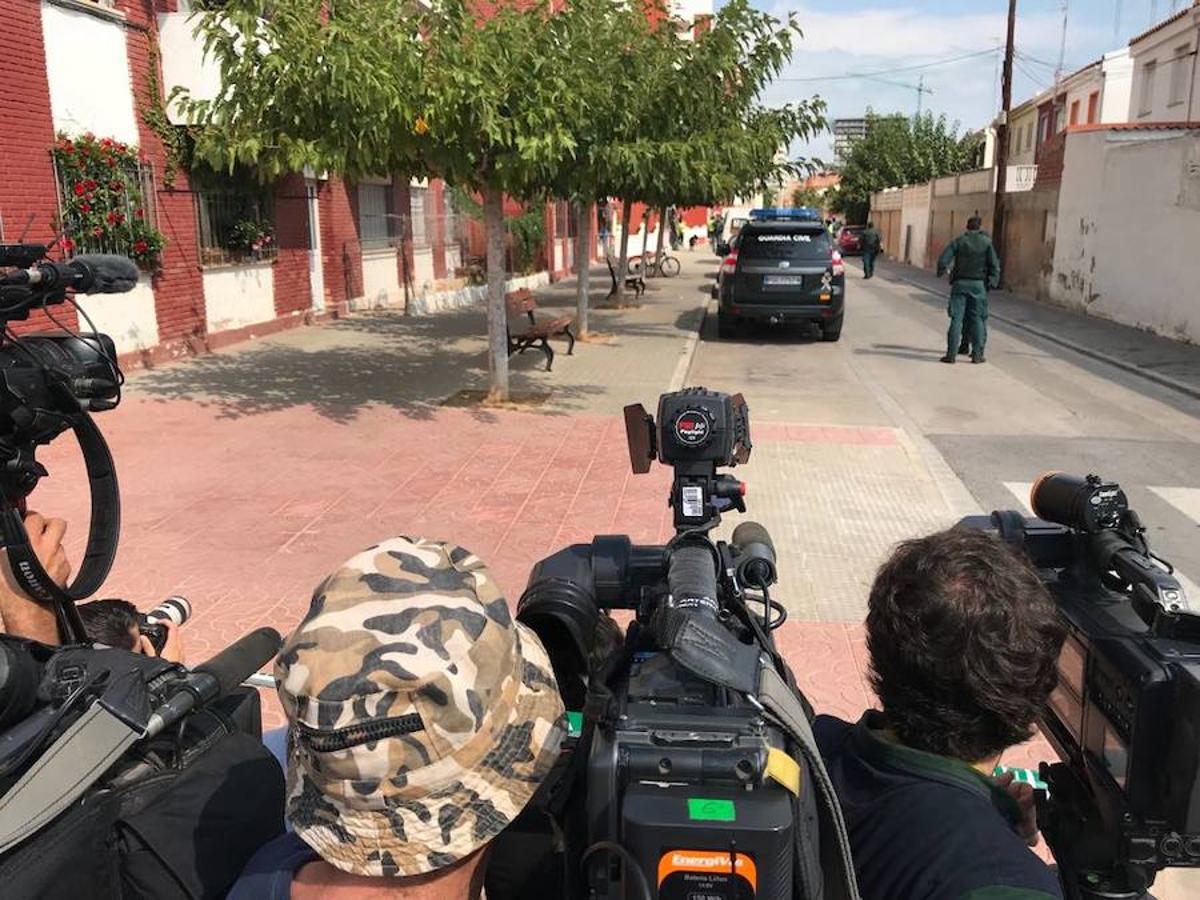 Se investiga si el detenido ayudó a los terroristas en la compra de sustancias para fabricar los explosivos almacenados en la vivienda de Alcanar, localidad que se encuentra a poco más de diez kilómetros de la localidad