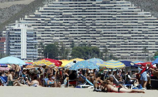 Seis detenidos por publicar anuncios falsos de alquiler vacacional en la Comunitat en internet