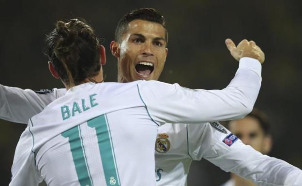Cristiano celebra el 0-2 con Bale. 