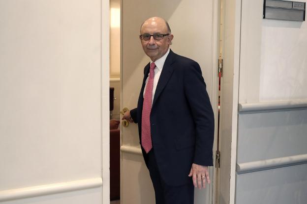 Cristóbal Montoro, ministro de Hacienda. 