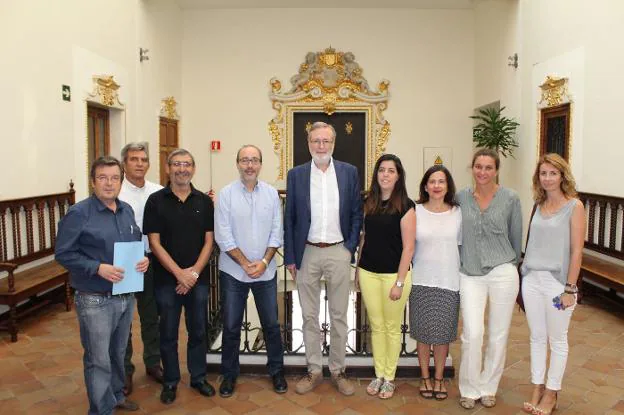 Miembros del Consistorio y de la Fundación Fisabio. 