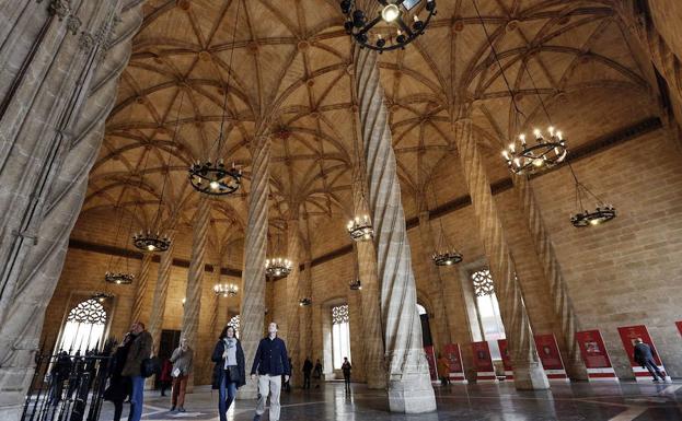 Interior de la Lonja de la Seda de Valencia. 