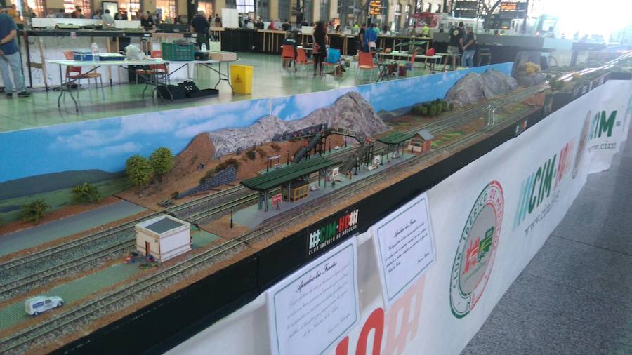 Imagen secundaria 1 - Los trenes en miniatura llegan a Valencia