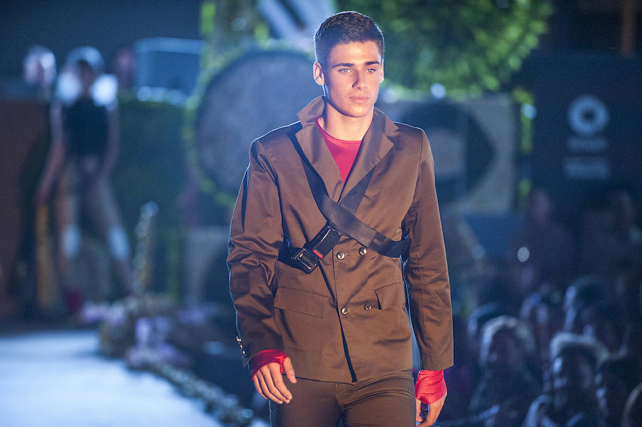 Fotos del desfile de Francis Montesinos en Valencia