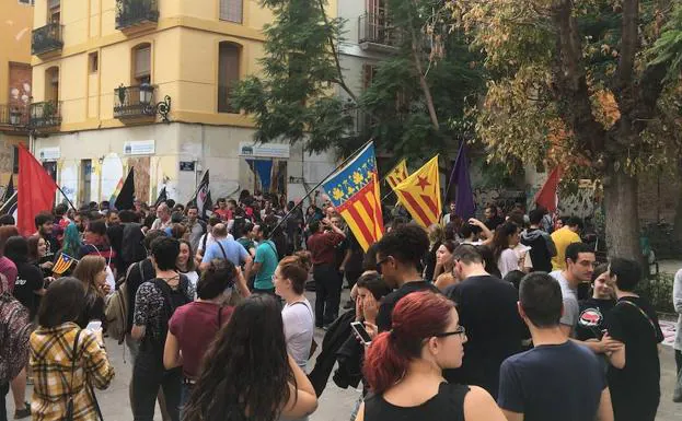 Concentración a favor del referéndum ilegal en el barrio del Carmen de Valencia