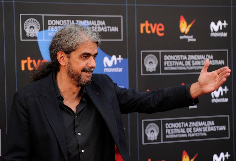 Los actores Penélope Cruz y Javier Bardem presentan en el Festival de cine de San Sebastían Loving Pablo, junto al director Fernando León de Aranoa.