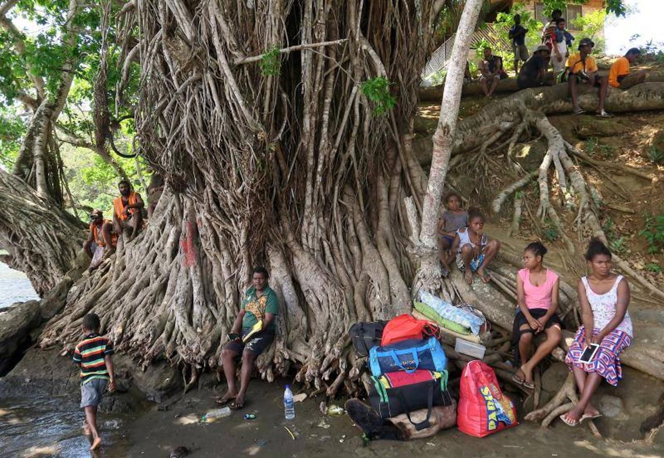 Fotos de la evacuación en Vanuatu por la erupción del volcán Manaro Voui