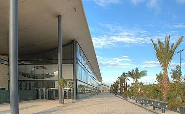 Exterior del recinto ferial alicantino.