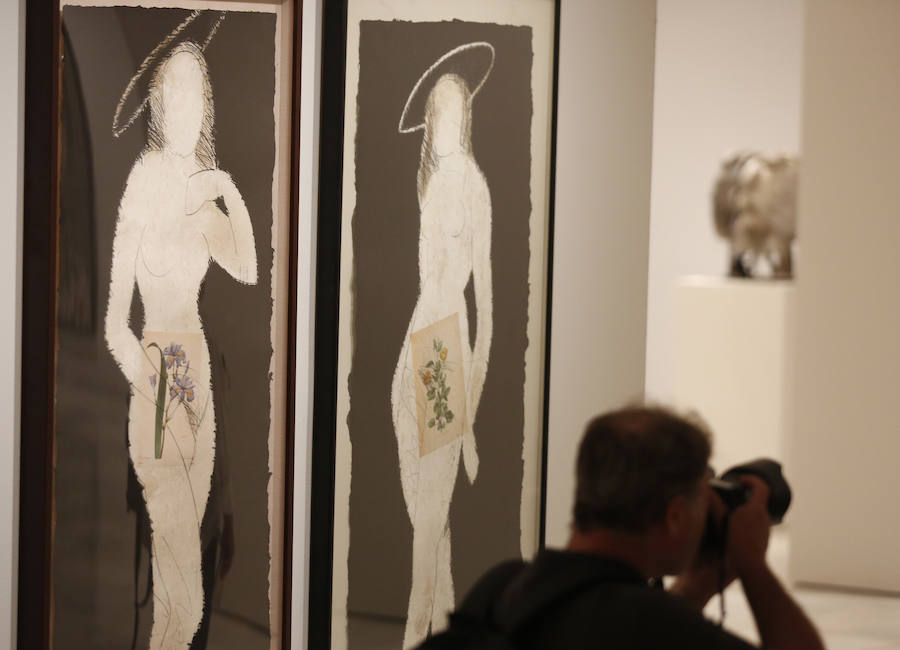 La muestra 'Valdés. Una visión personal' reúne 150 obras, algunas inéditas, desde los años 80 hasta la actualidad, que incluyen piezas inspiradas en Matisse, Picasso y Velázquez.