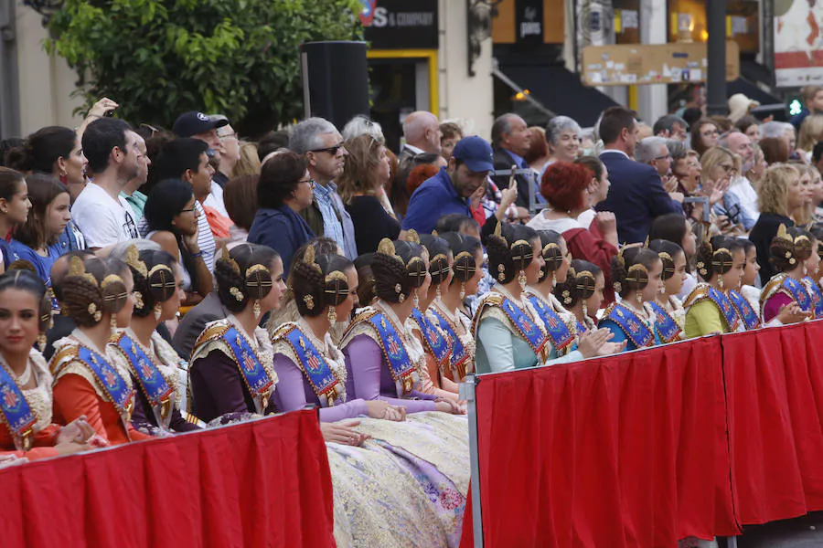 Como cada año, el 9 d'Octubre se realiza el desfile de Moros y Cristianos por el centro de la ciudad.