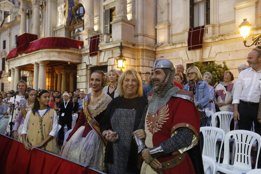 Como cada año, el 9 d'Octubre se realiza el desfile de Moros y Cristianos por el centro de la ciudad.