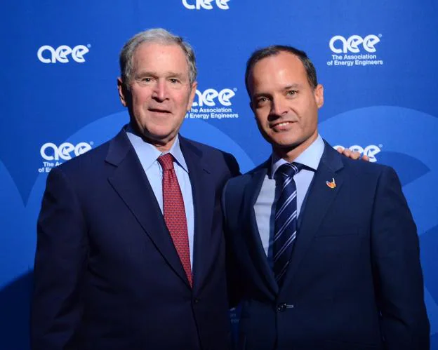 George W. Bush y Javier Cervera, en el acto. 