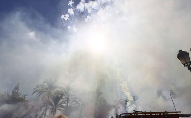 Imagen de la mascletà del 9 d'Octubre en Valencia.