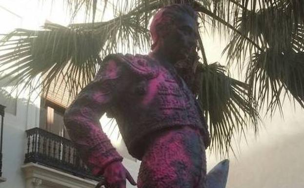 La estatua tras la pintada del pasado enero.