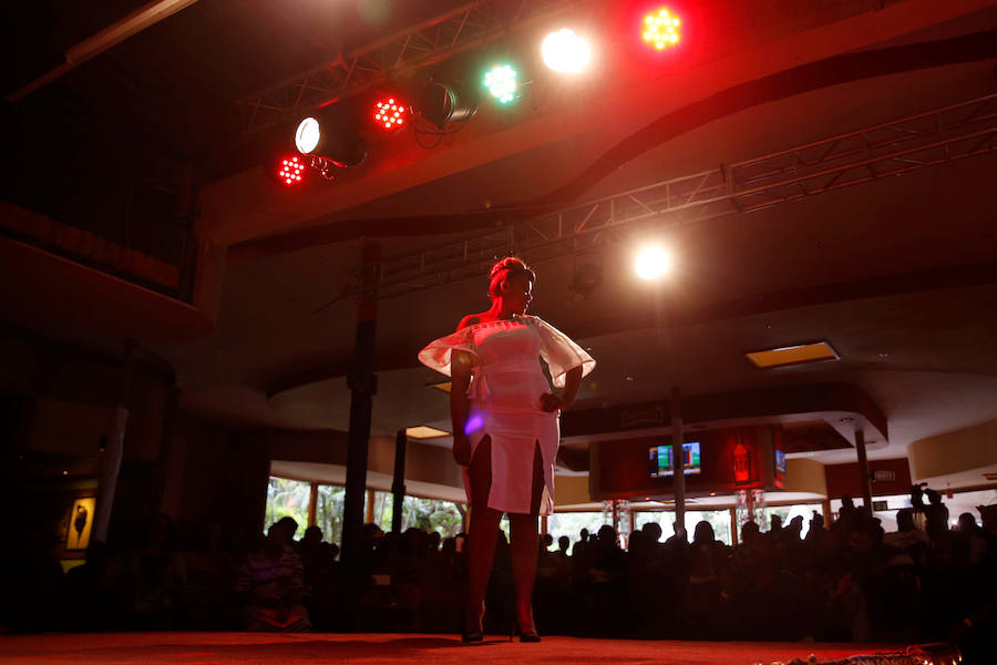 Nairobi, en Kenia, celebra un año más su Fashion Week Plus-Size, una semana de moda dedicada a la belleza y diversidad de lo que en esta industria se consideran 'tallas grandes'. 