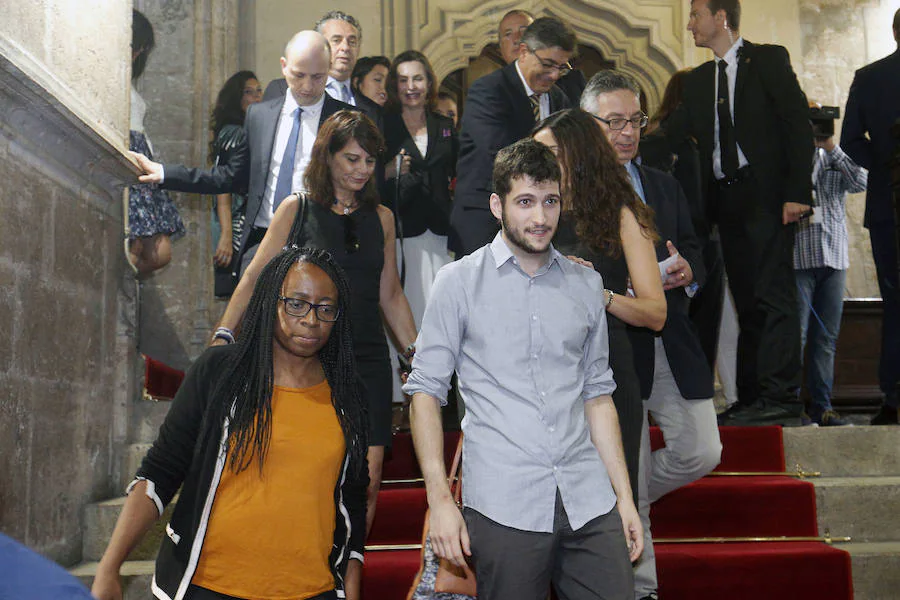 Fotos de autoridades y empresarios en el Palau de la Generalitat tras el acto institucional del 9 d&#039;Octubre