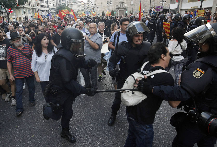 Fotos de las agresiones durante la manifestación del 9 d&#039;Octubre