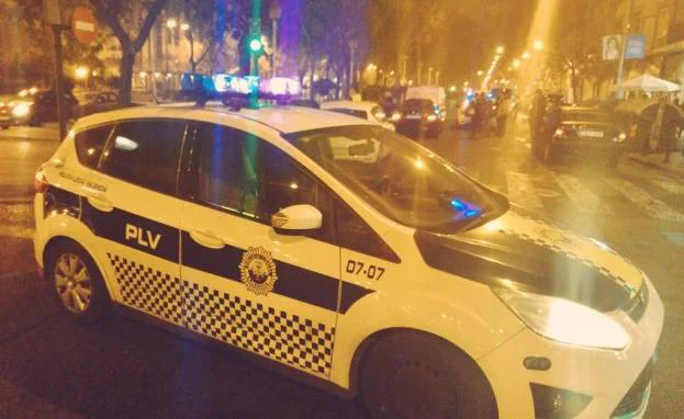 Detenido un hombre de 47 años por agredir a su pareja de 25 en la terraza de un bar de Valencia