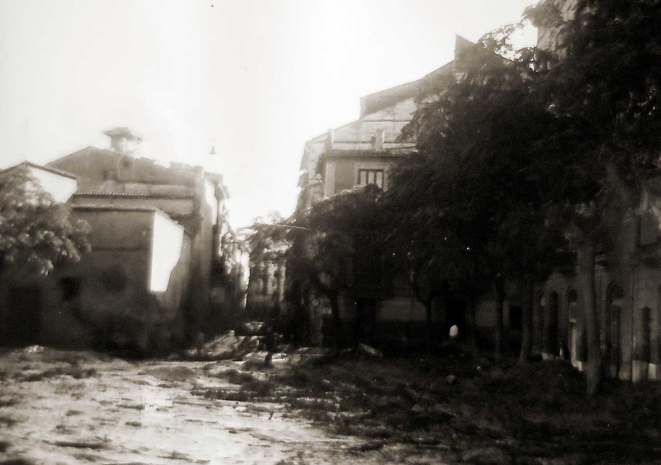 Fotos de la actuación militar en Valencia tras la riada de 1957