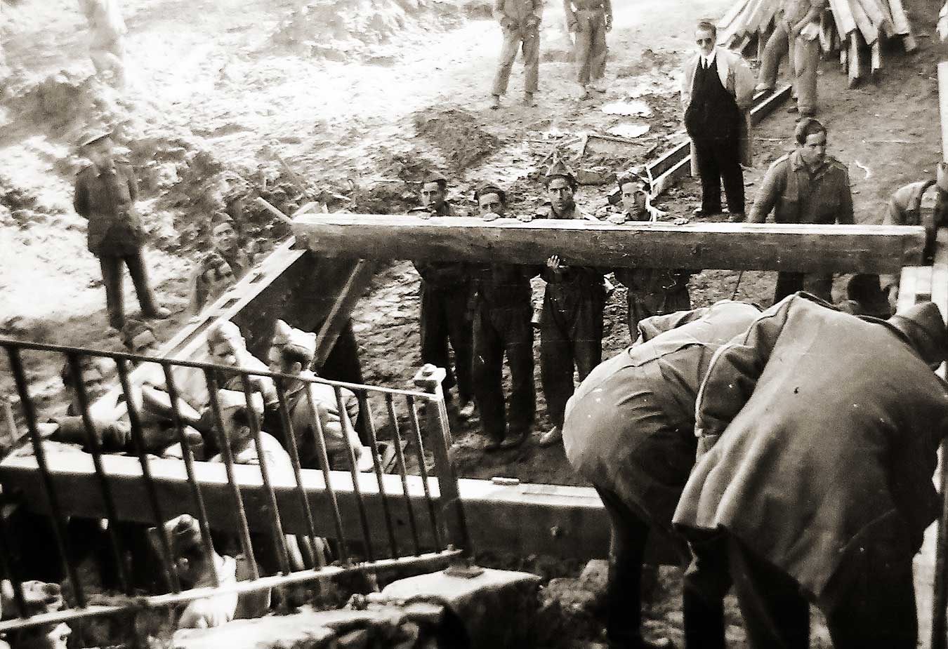 Fotos de la actuación militar en Valencia tras la riada de 1957