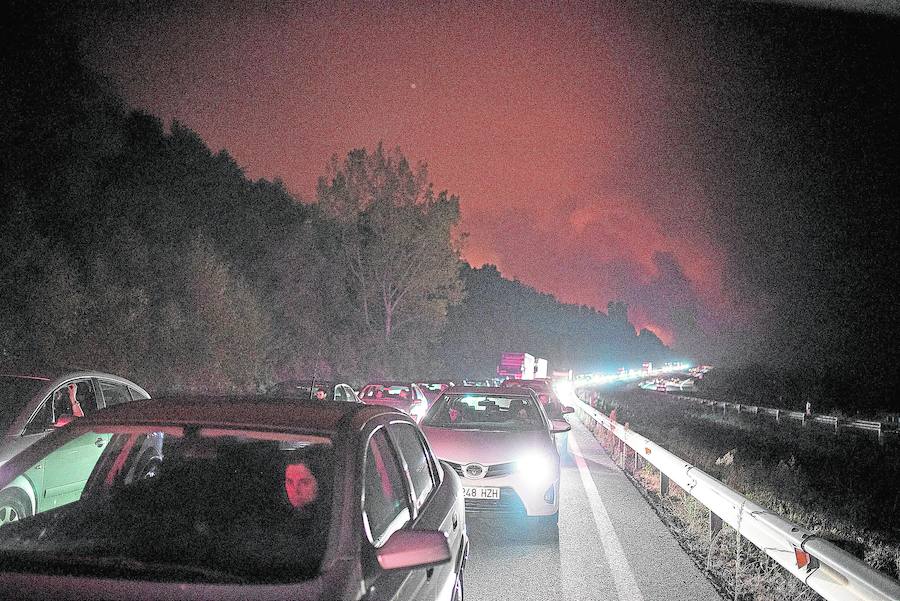 Fotos de la destrucción y la devastación provocada por los incendios forestales incontrolados en Galicia. 