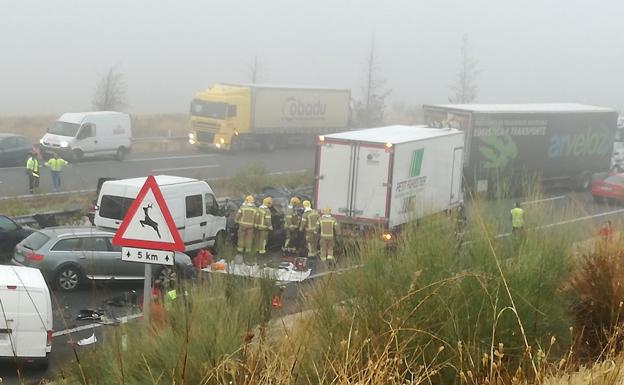 Algunos de los vehículos implicados en el accidente