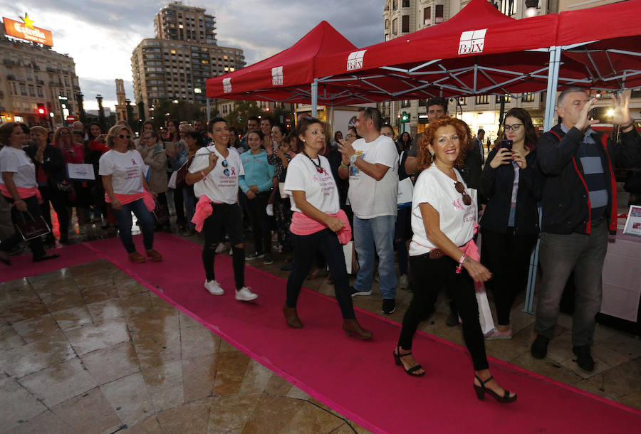 Fotos del desfile &quot;Ponte Guapa&quot; de Valencia con motivo del Día Internacional contra el cáncer de mama