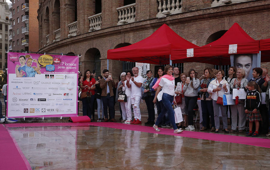 Fotos del desfile &quot;Ponte Guapa&quot; de Valencia con motivo del Día Internacional contra el cáncer de mama