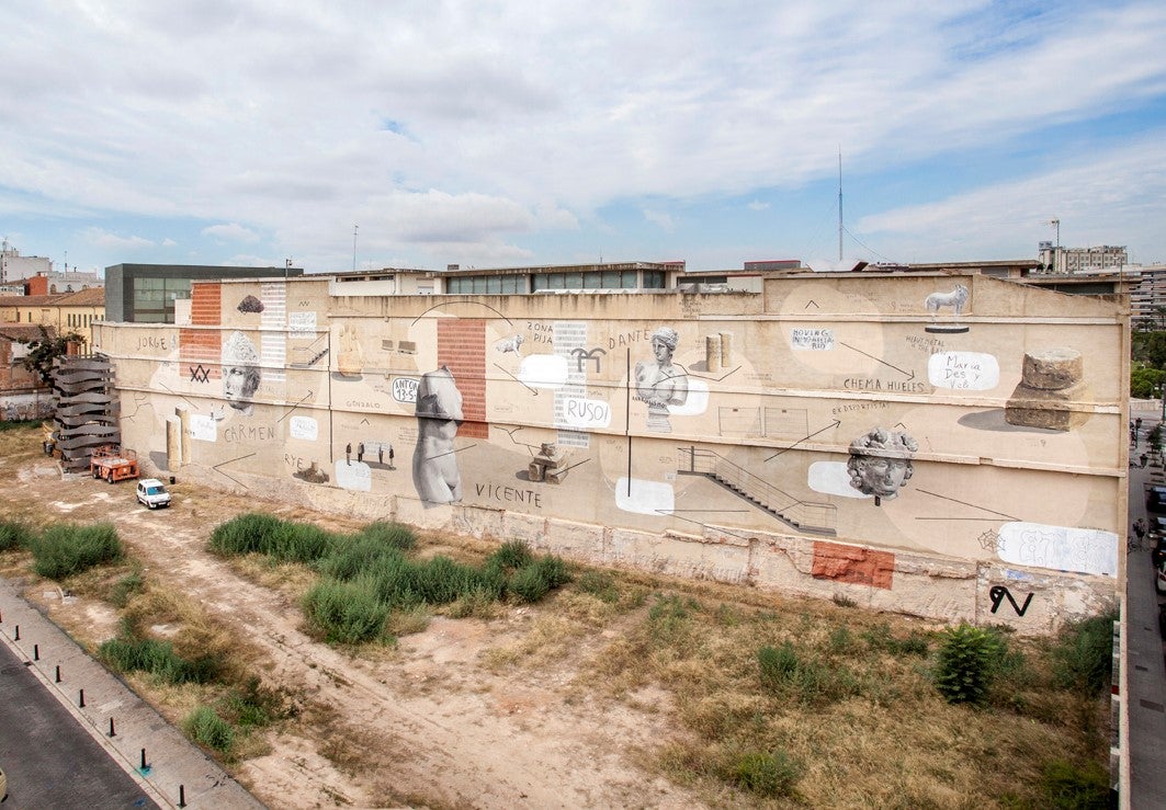 La presentación de este mural es el primer paso para convertir el solar del IVAM en un nuevo espacio aprovechable para la institución artística.
