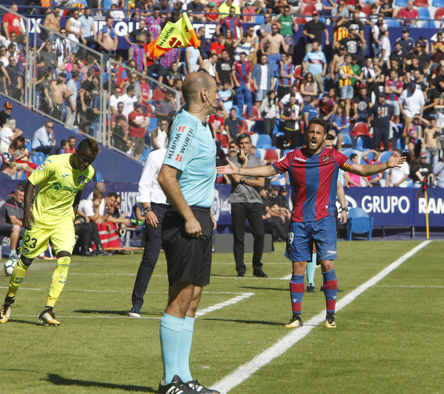 Estas son las imágenes del encuentro entre el Levante UD y el Getafe en el Ciutat de València, correspondiente a la novena jornada de Liga