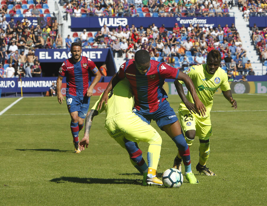 Estas son las imágenes del encuentro entre el Levante UD y el Getafe en el Ciutat de València, correspondiente a la novena jornada de Liga