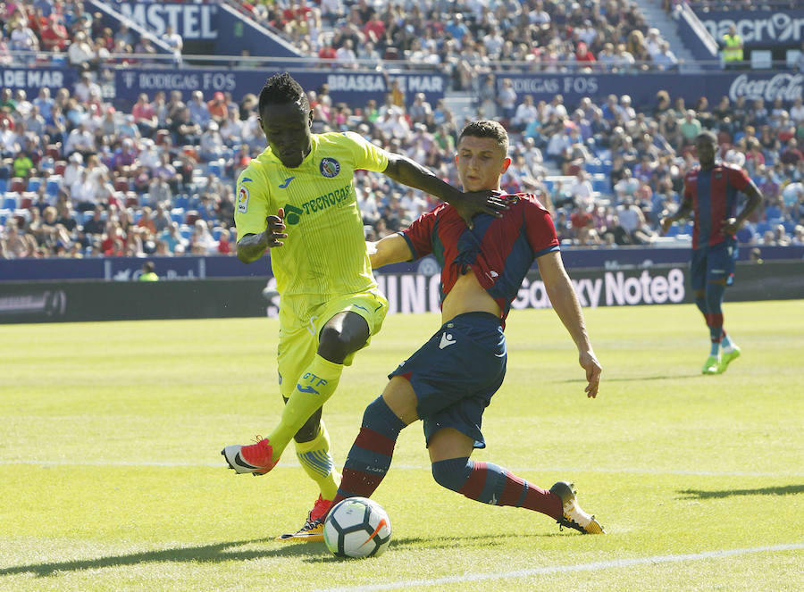 Estas son las imágenes del encuentro entre el Levante UD y el Getafe en el Ciutat de València, correspondiente a la novena jornada de Liga