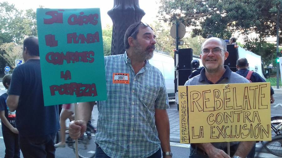 Fotos de la manifestación de Pobreza Zero en Valencia