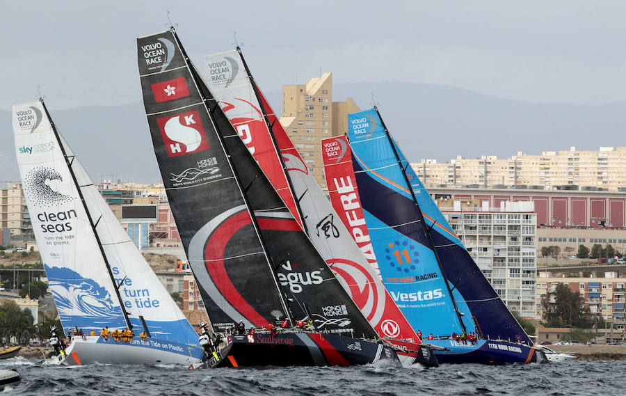 80.000 personas presencian los intantes previos al inicio de la vuelta a mundo de vela