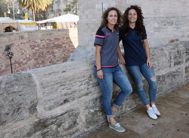 Sonia Prim e Ivana Andrés, en las Torres de Serranos. 