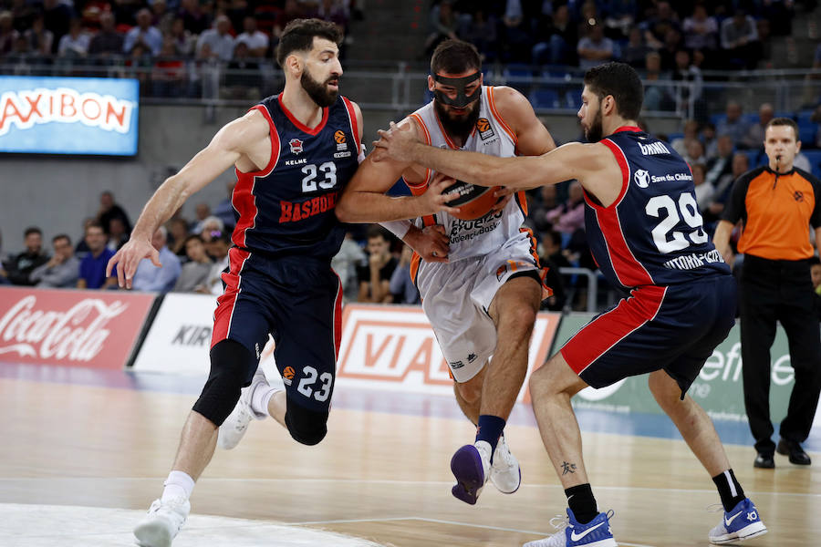 Estas son las imágenes del choque entre el Baskonia y el Valencia Basket correspondiente a la tercera jornada de Euroliga