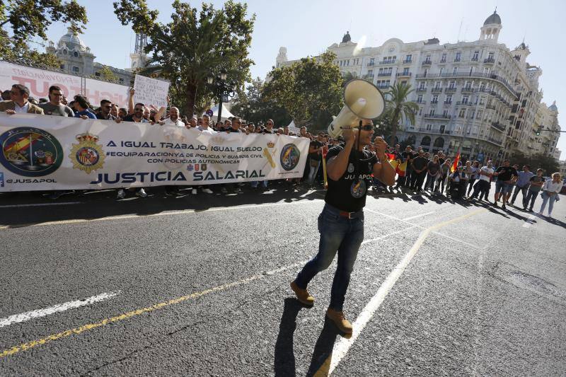 Manifestacion de Policias Nacionales y Guardia Civil en Valencia reivindicando igualdad salarial con las Policia Locales y Autonomicas.